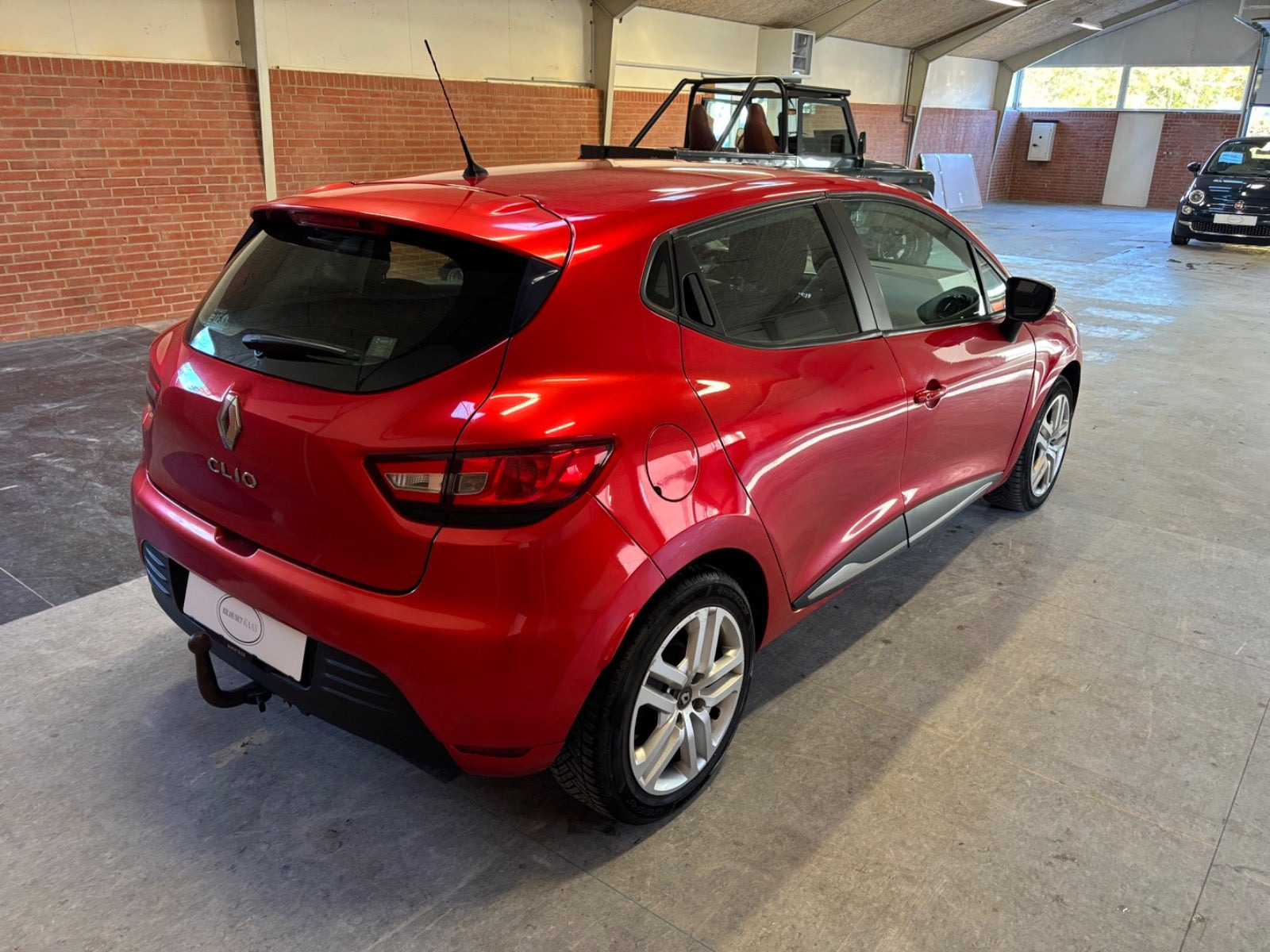 Rød Renault Clio IV fra 2018