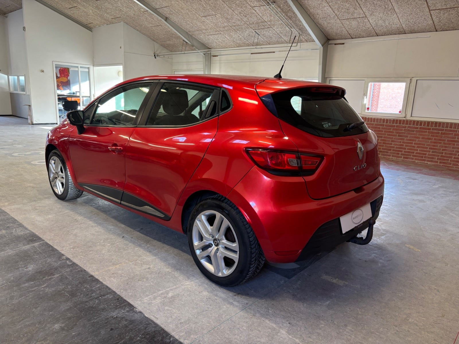 Rød Renault Clio IV fra 2018