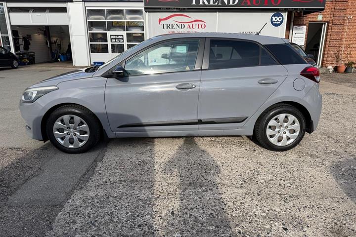 Grå Hyundai i20 fra 2016