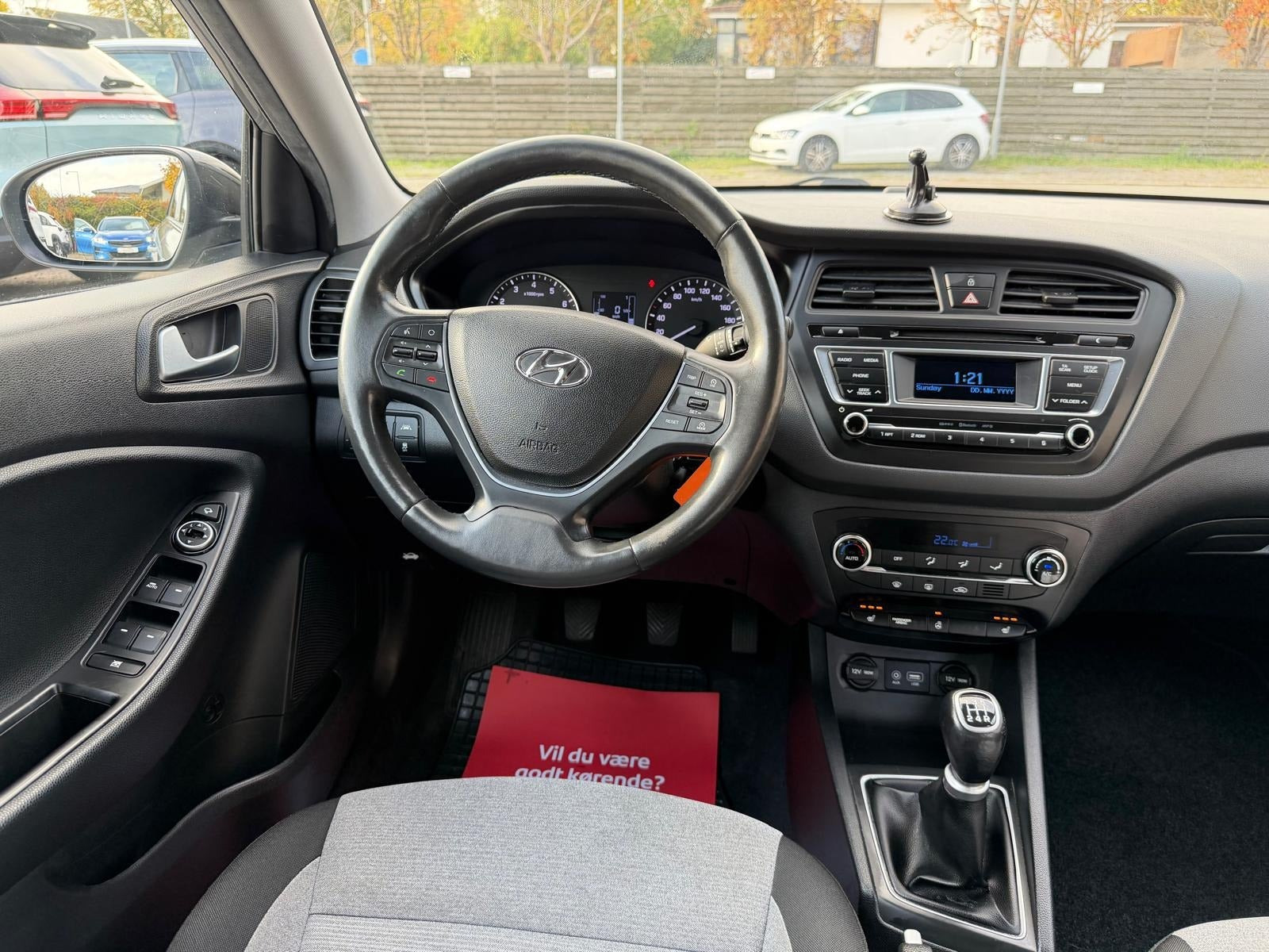 Grå Hyundai i20 fra 2016