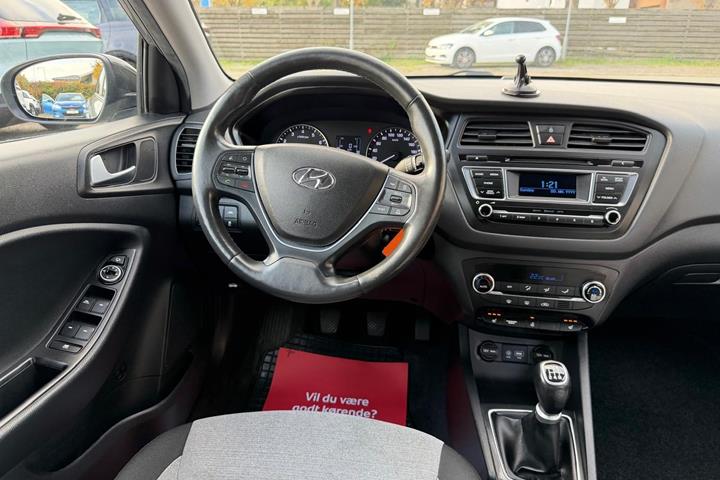 Grå Hyundai i20 fra 2016
