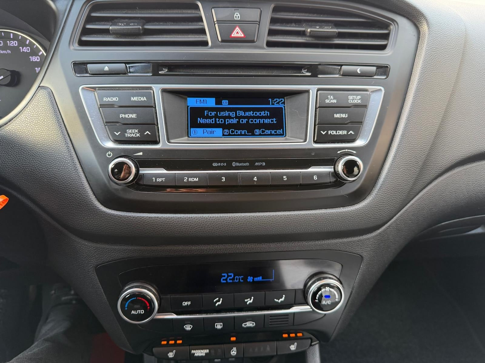 Grå Hyundai i20 fra 2016
