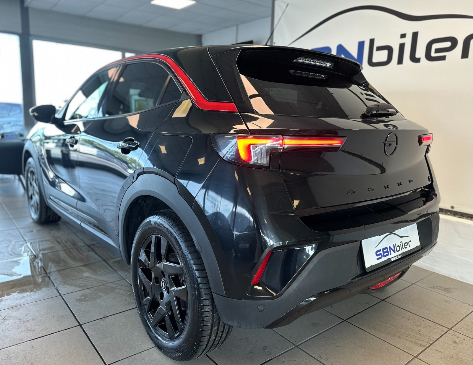 Sort Opel Mokka-e fra 2023