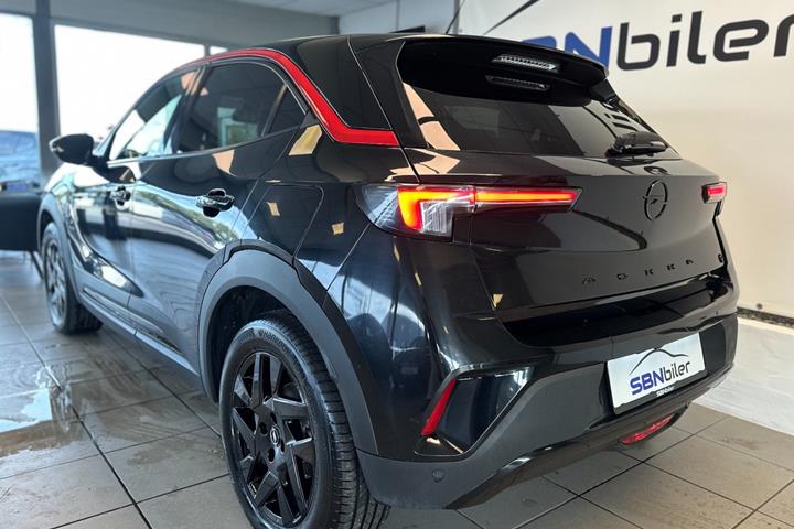 Sort Opel Mokka-e fra 2023