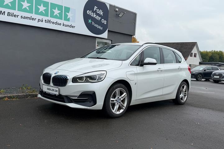 Grøn BMW 225xe fra 2018