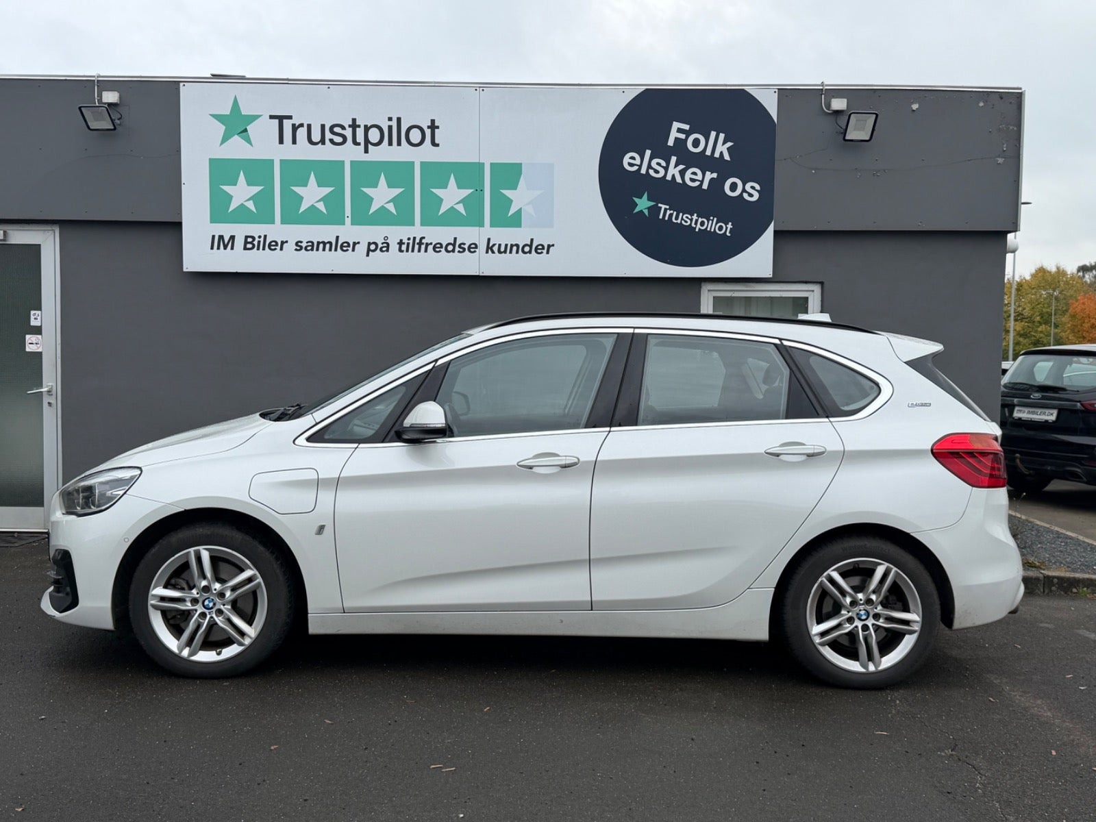 Grøn BMW 225xe fra 2018