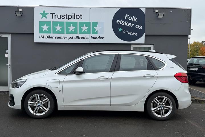 Grøn BMW 225xe fra 2018