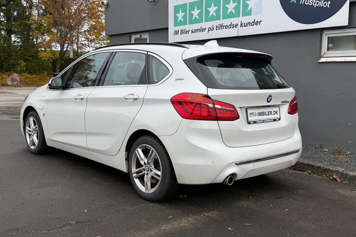 Grøn BMW 225xe fra 2018