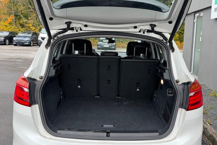 Grøn BMW 225xe fra 2018
