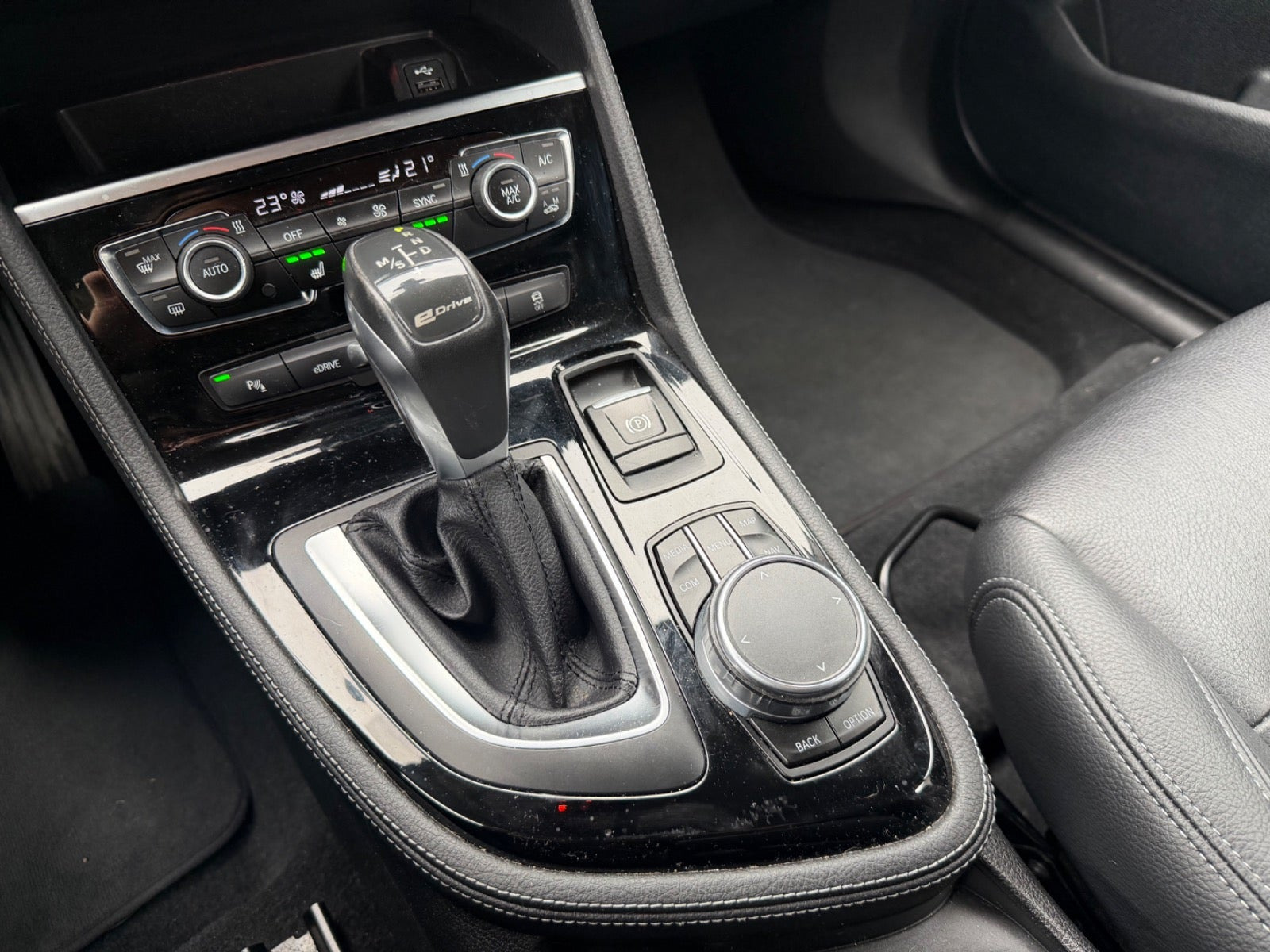 Grøn BMW 225xe fra 2018