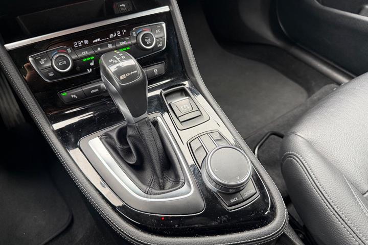 Grøn BMW 225xe fra 2018