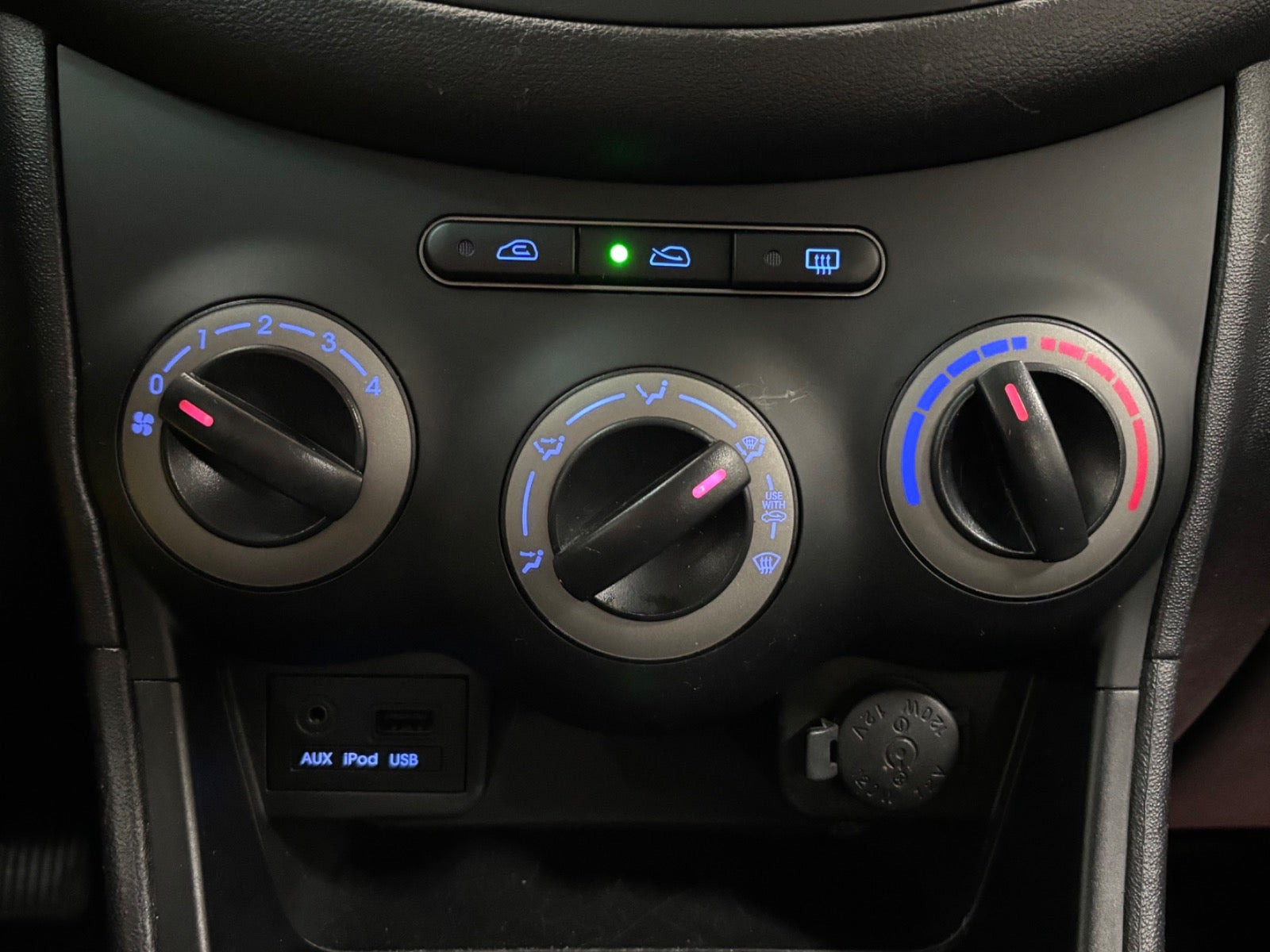 Hvid Hyundai i10 fra 2011