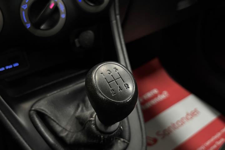 Hvid Hyundai i10 fra 2011