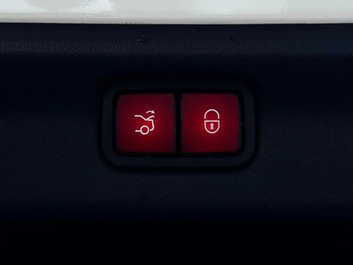 undefined Mercedes EQE300 fra 2026