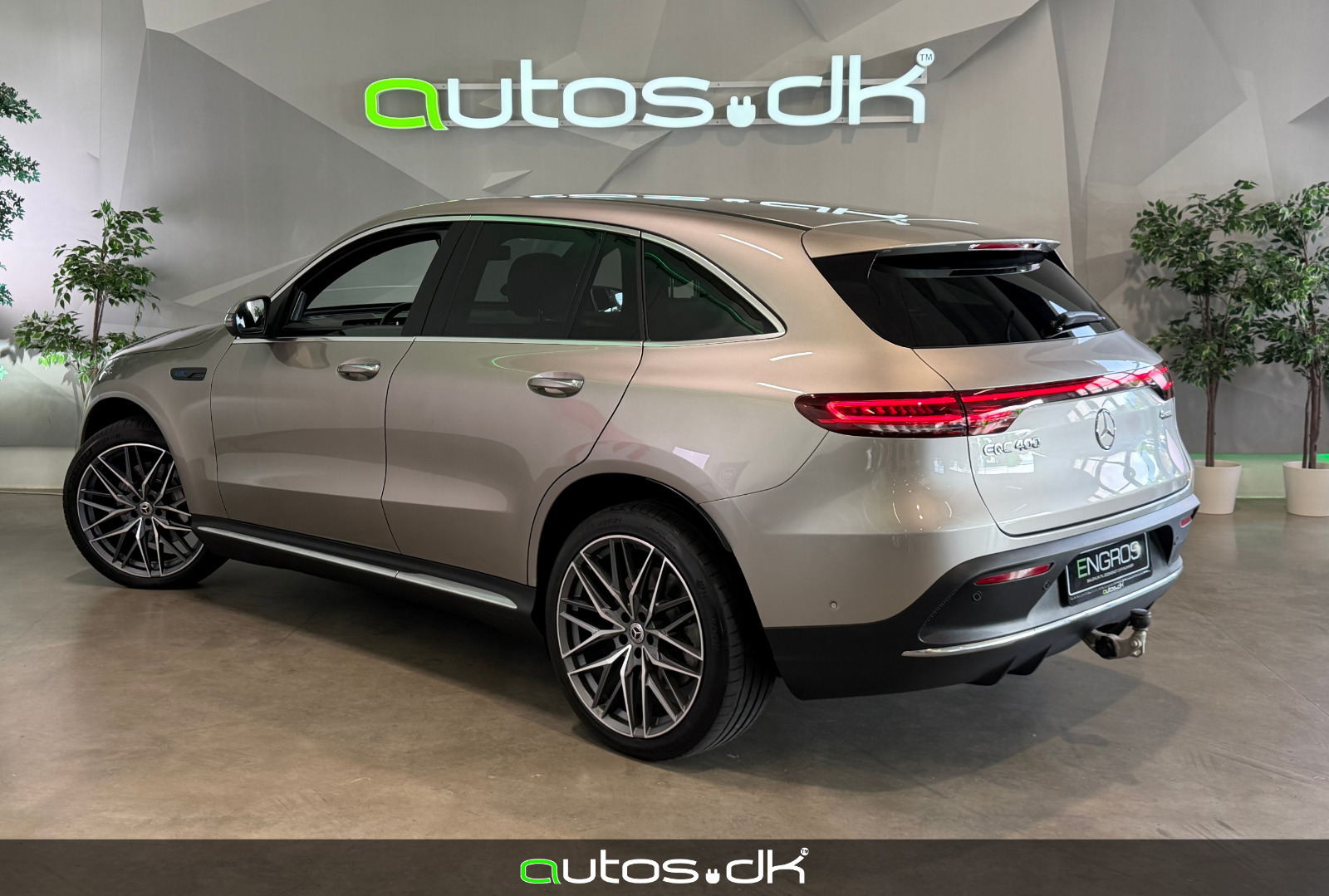 Orange Mercedes EQC400 fra 2021