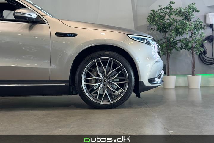 Orange Mercedes EQC400 fra 2021