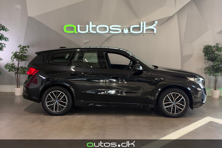 Sort BMW iX1 fra 2024