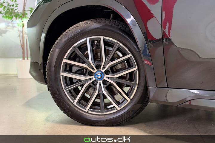Sort BMW iX1 fra 2024