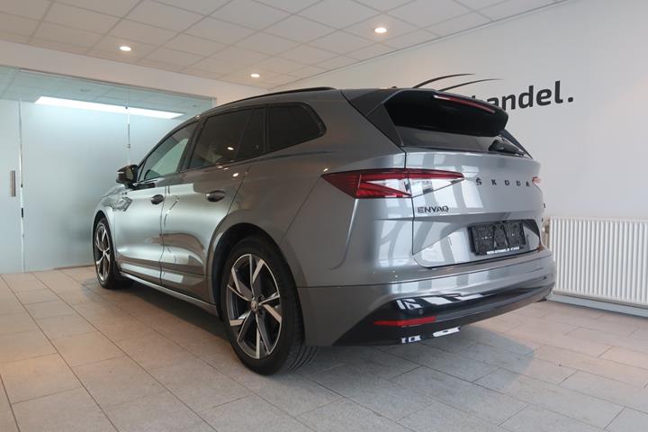 Grå Skoda Enyaq fra 2023
