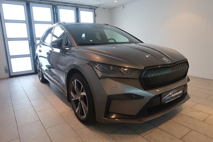 Grå Skoda Enyaq fra 2023