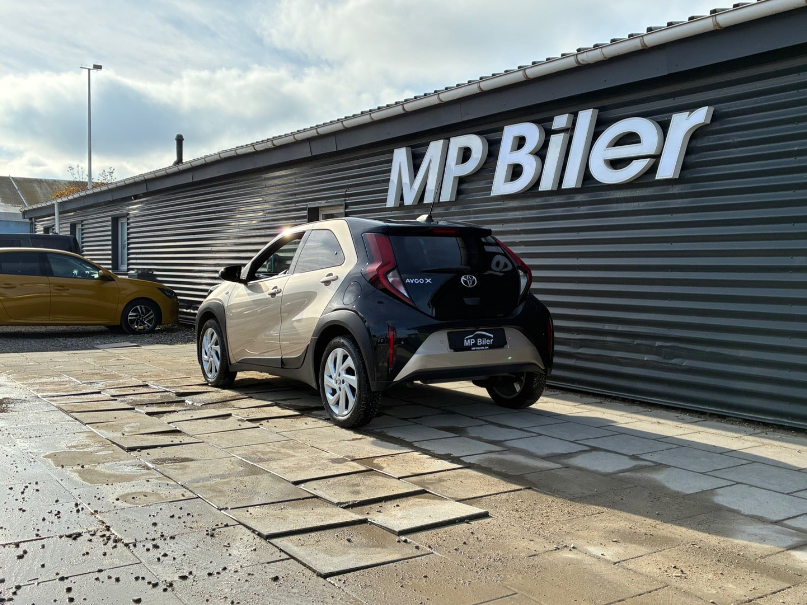 Beige Toyota Aygo X fra 2022