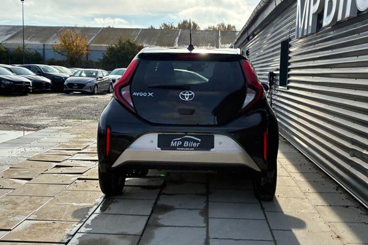 Beige Toyota Aygo X fra 2022