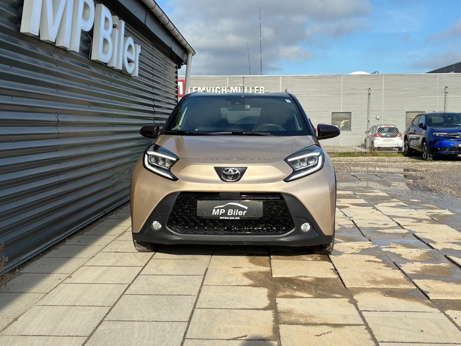 Beige Toyota Aygo X fra 2022