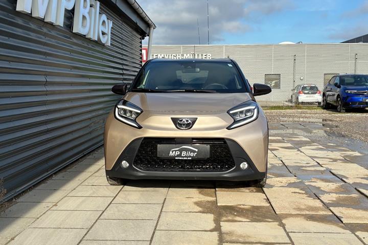 Beige Toyota Aygo X fra 2022
