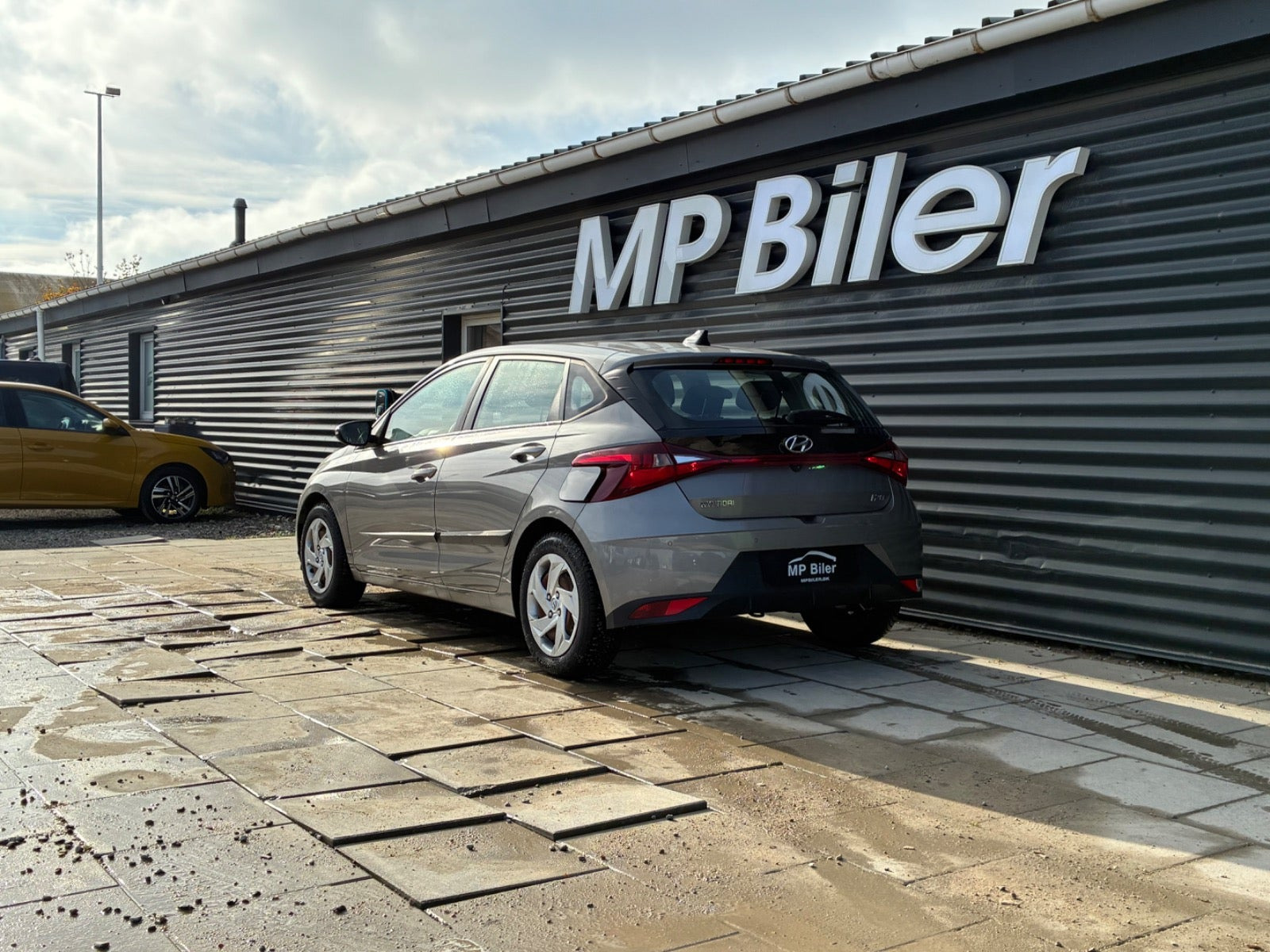 Grå Hyundai i20 fra 2021