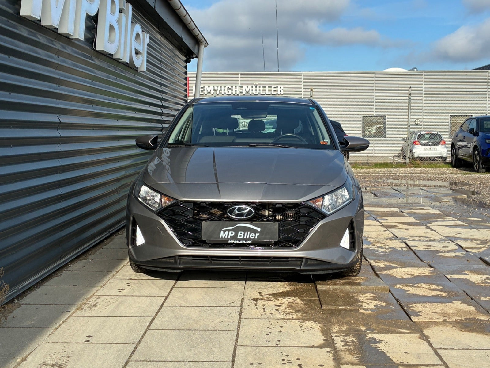 Grå Hyundai i20 fra 2021