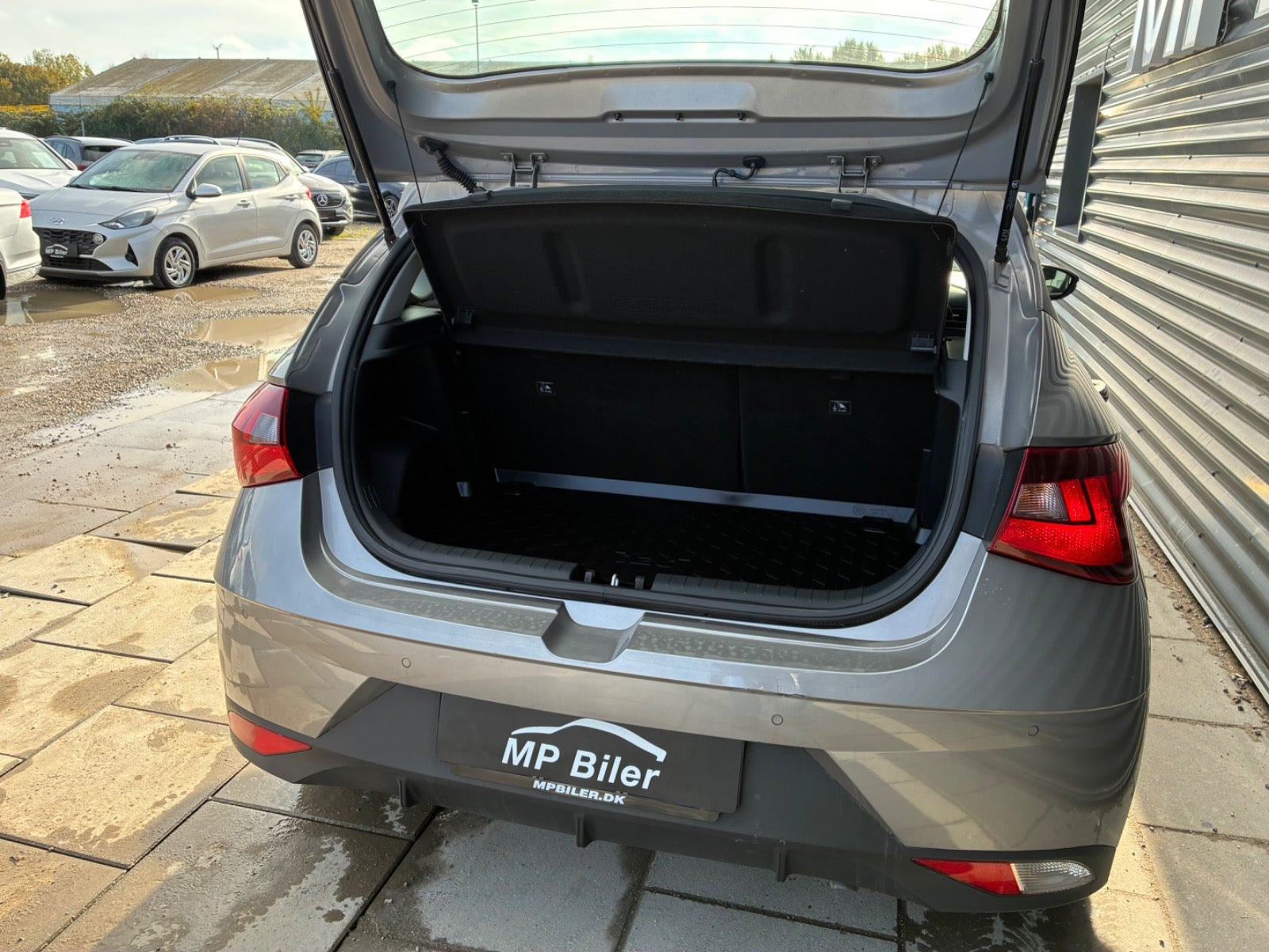 Grå Hyundai i20 fra 2021