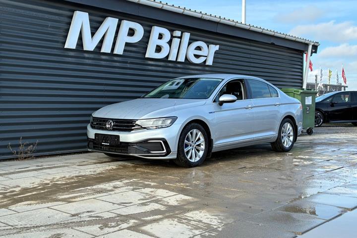 Sølv VW Passat fra 2020