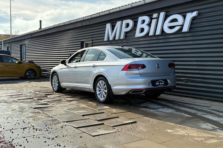 Sølv VW Passat fra 2020
