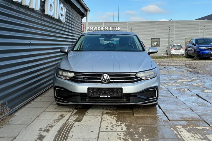 Sølv VW Passat fra 2020