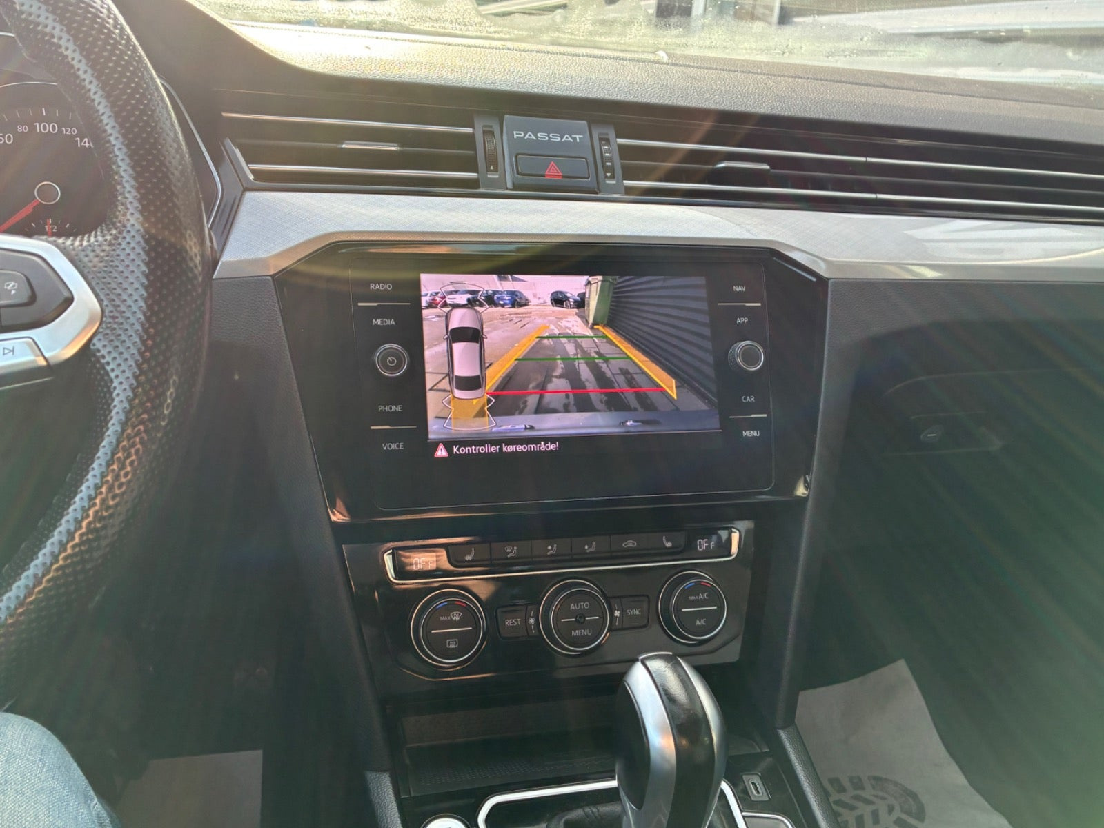Sølv VW Passat fra 2020