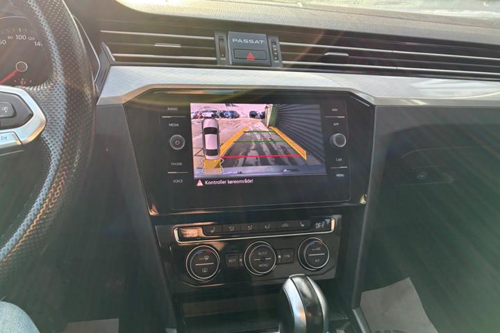 Sølv VW Passat fra 2020