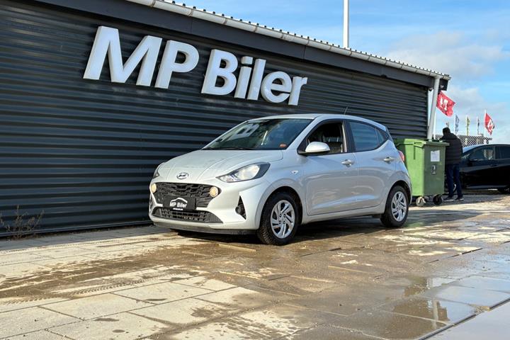 Sølv Hyundai i10 fra 2023