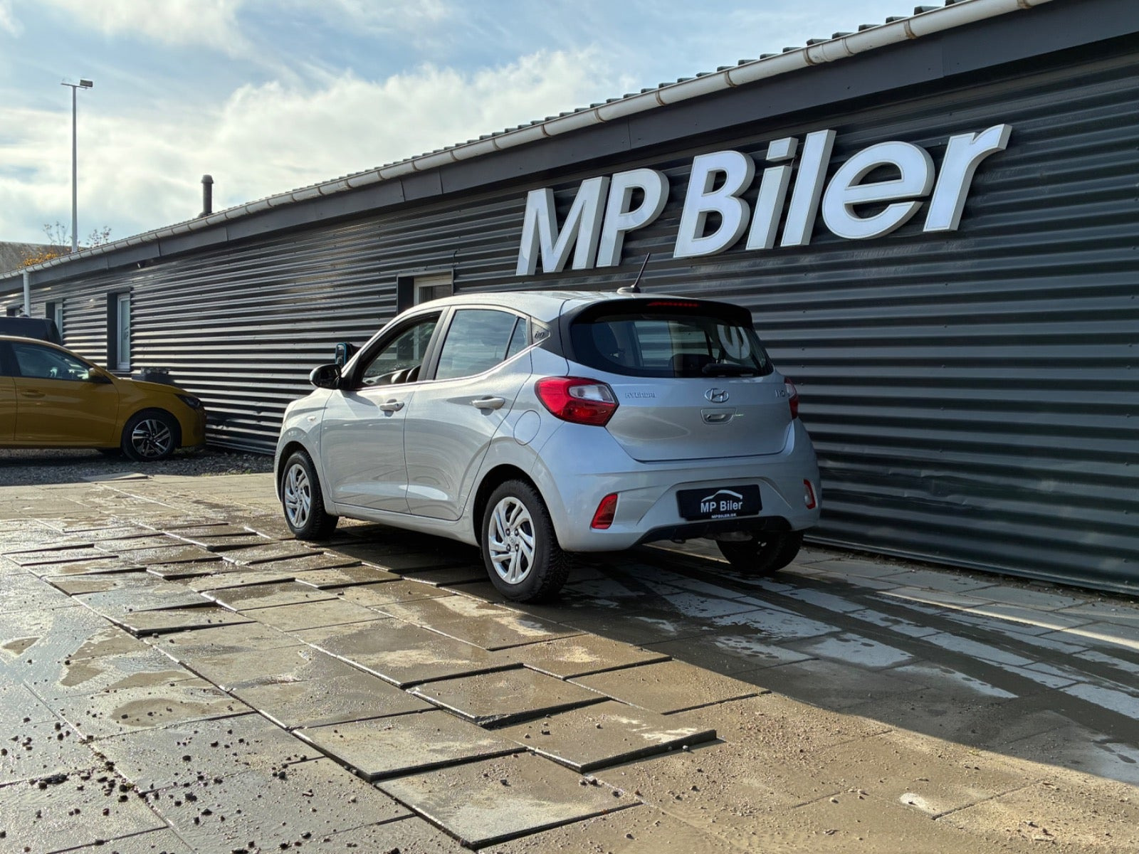 Sølv Hyundai i10 fra 2023