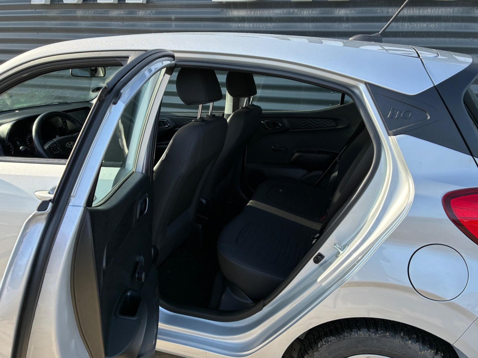 Sølv Hyundai i10 fra 2023