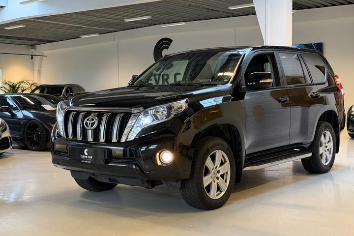 Sort Toyota Land Cruiser fra 2015