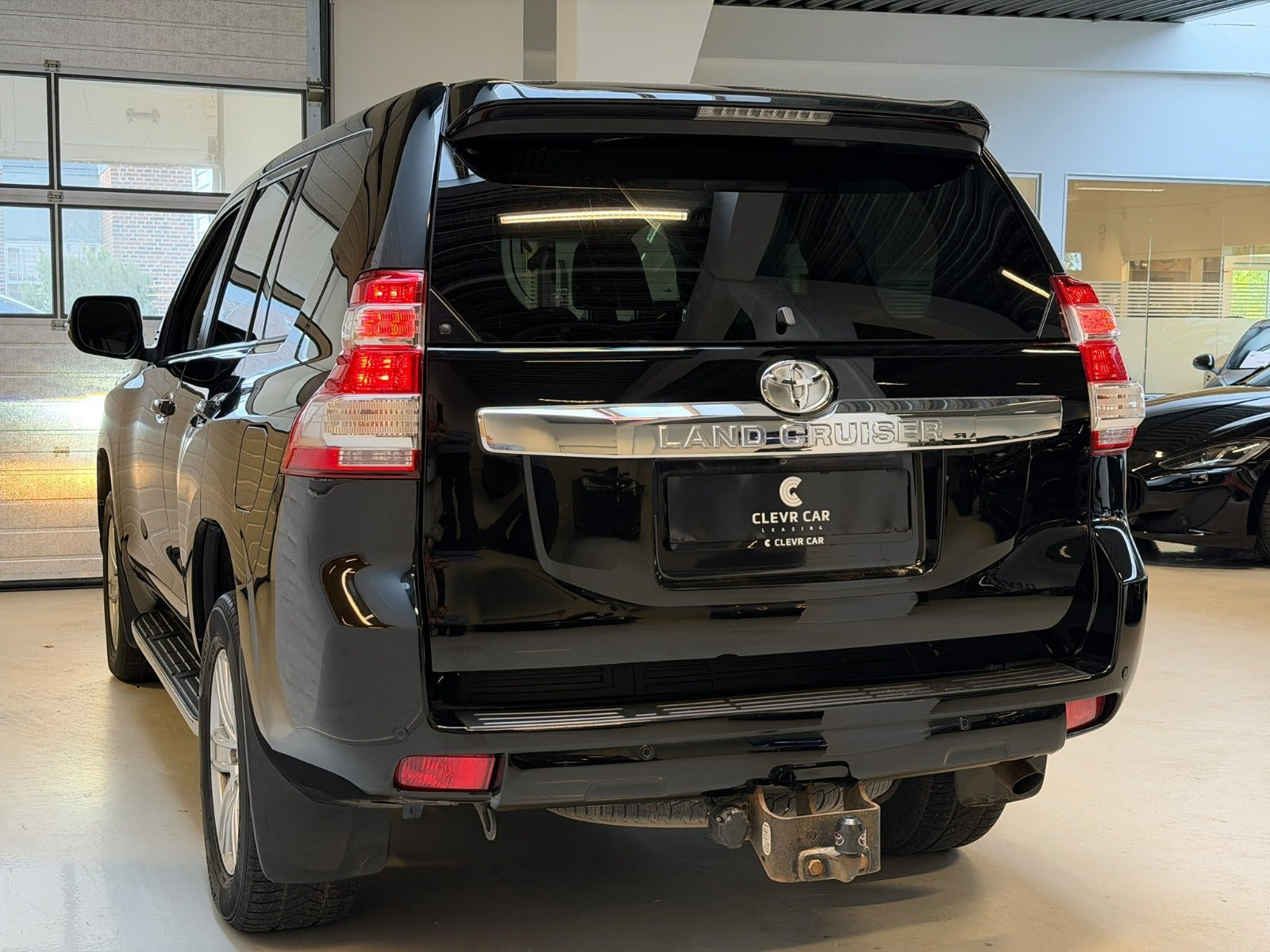 Sort Toyota Land Cruiser fra 2015
