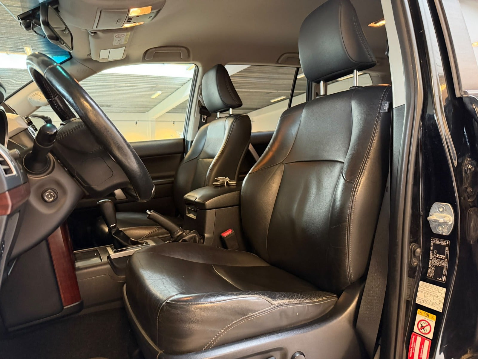 Sort Toyota Land Cruiser fra 2015