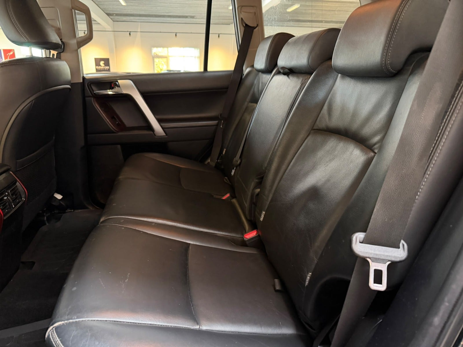 Sort Toyota Land Cruiser fra 2015