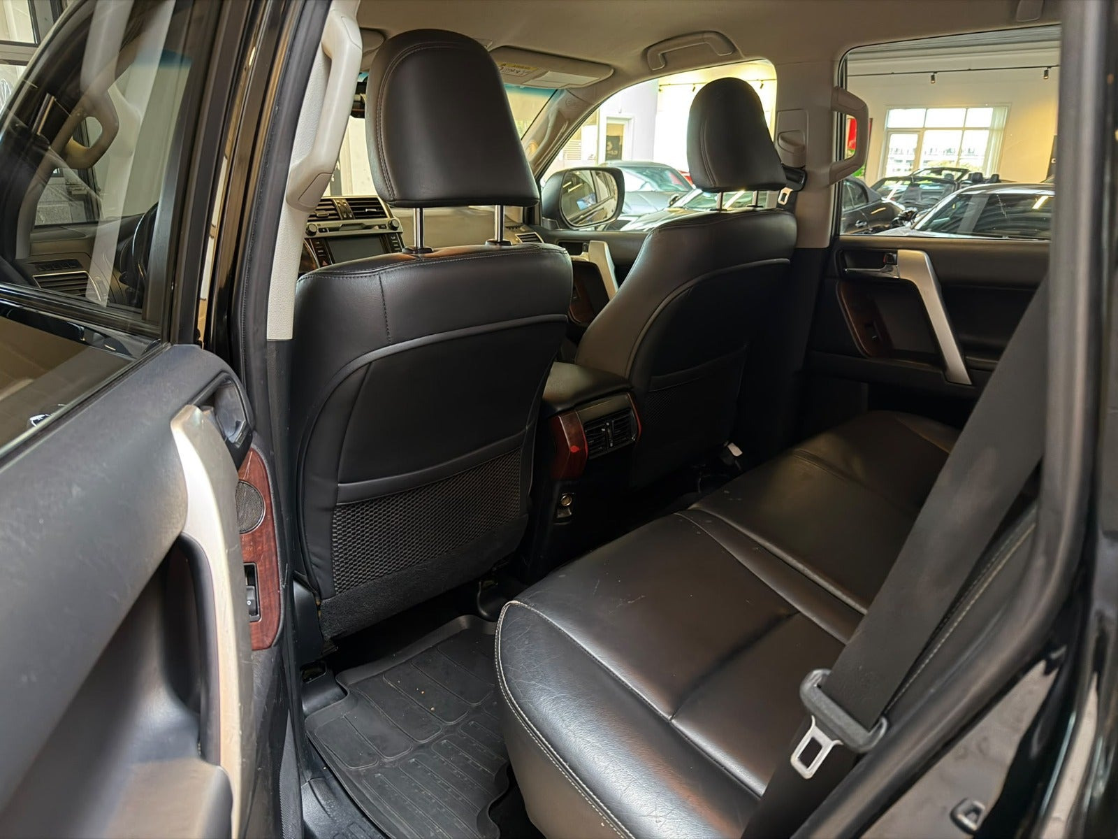 Sort Toyota Land Cruiser fra 2015