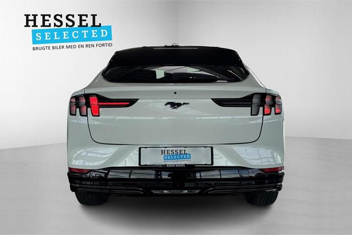 Hvid Ford Mustang Mach-E fra 2022