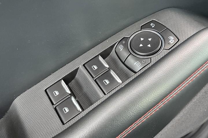 Hvid Ford Mustang Mach-E fra 2022