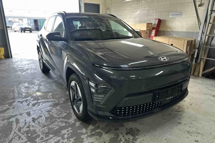 Grå Hyundai Kona fra 2024
