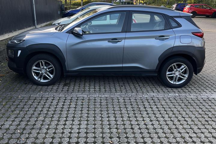 Grå Hyundai Kona fra 2018