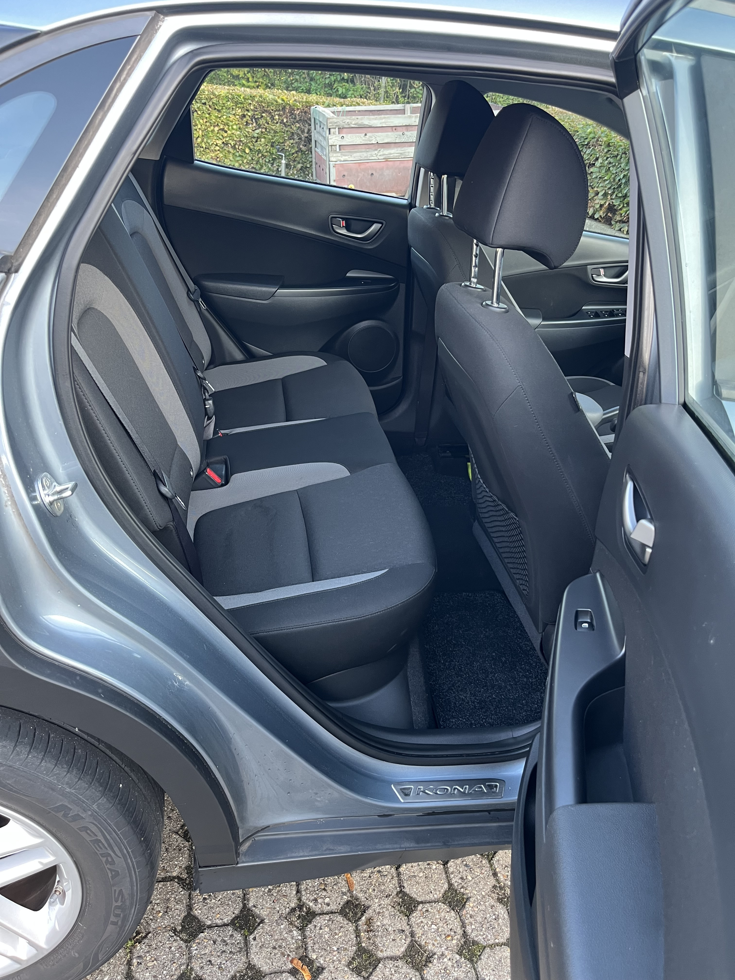 Grå Hyundai Kona fra 2018