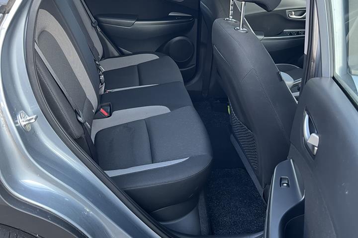 Grå Hyundai Kona fra 2018